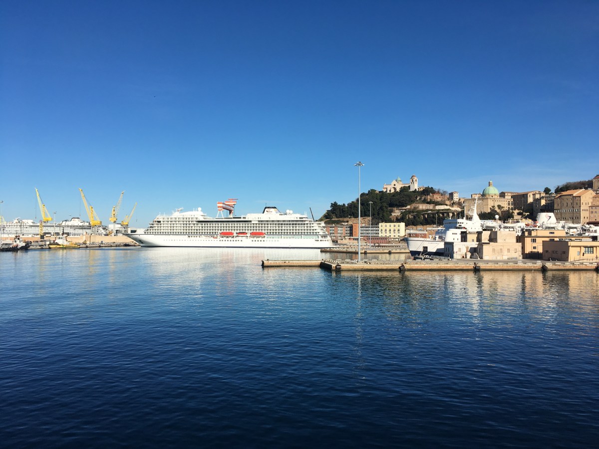 Anhänger holen, Spenden einladen Weihnachten feiern und Los!